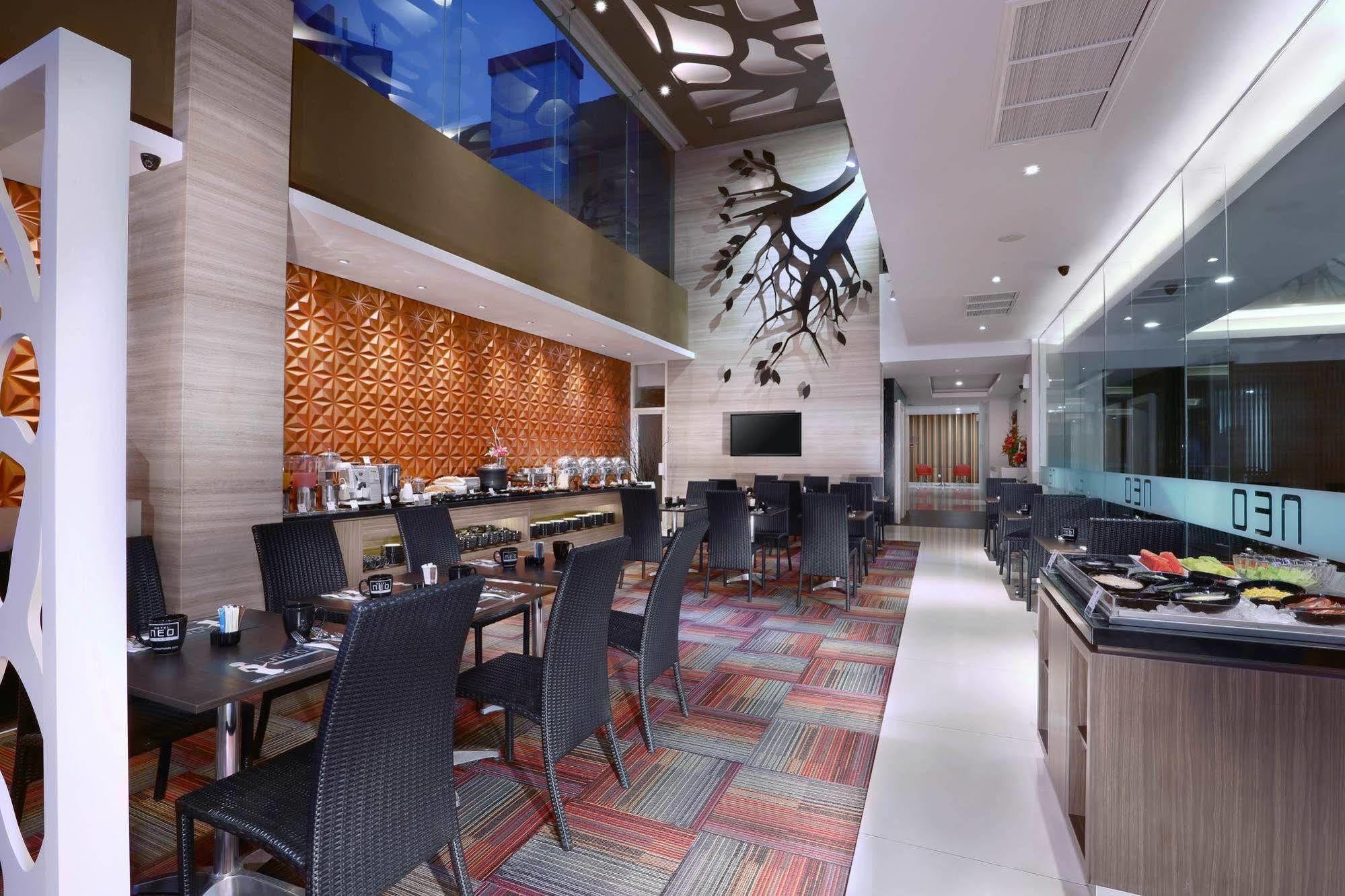 Hotel Neo Gubeng By Aston Surabaya Eksteriør billede
